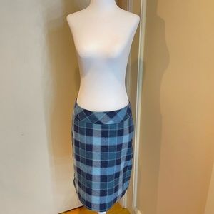 L. L. Bean Favorite Fit blue wool plaid skirt size 10